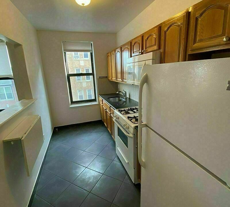 2nd image of 6802 Ridge Blvd #C20