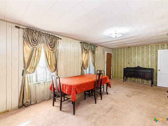 3rd image of 921 Robertson St