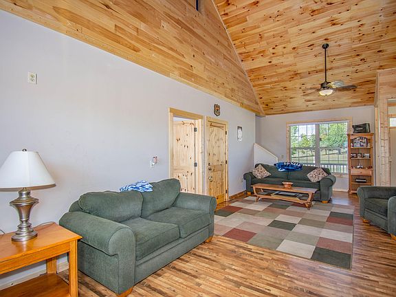 4th image of 2093 Strawberry Dr