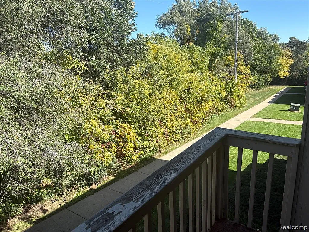 2 bed, 1.0 bath, 908 sqft, $1,400 — Photo 4