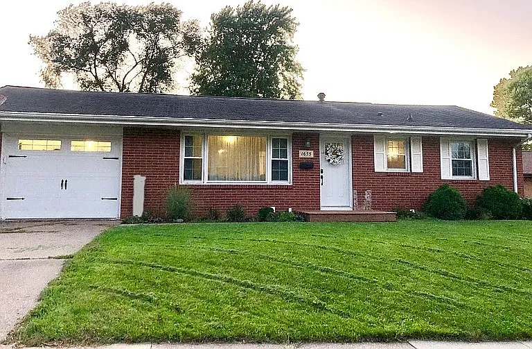 1655 Westridge Dr — Photo 1