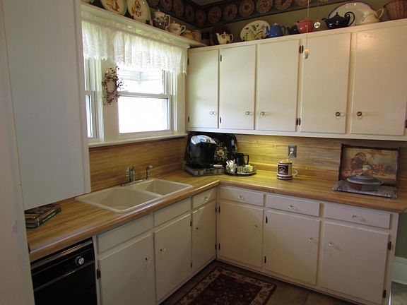5th image of 104 Donna Ave