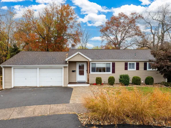 14 McKernan Drive, Plainville, CT 06062