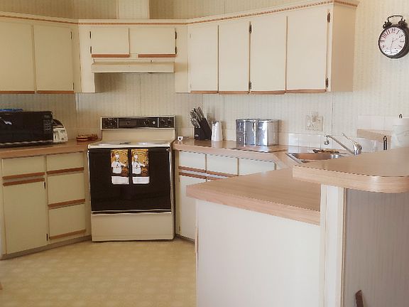 3rd image of 435 Country Meadows Blvd