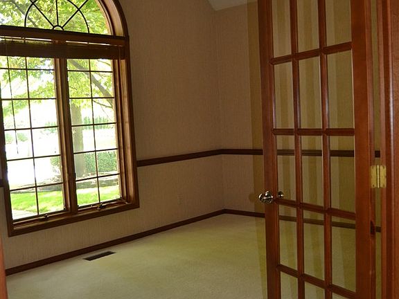 3rd image of 54969 Woodhold Ct