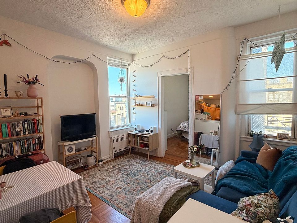 1st image of 410 Washington St APT 14