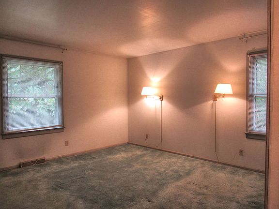 3rd image of 6 Malaga Dr