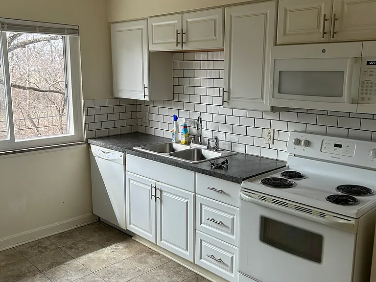 1162 Castlevale Dr #4 — Photo 5