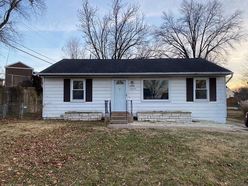 Recently updated home in the Lindbergh School School district. Private garage and flat yard.