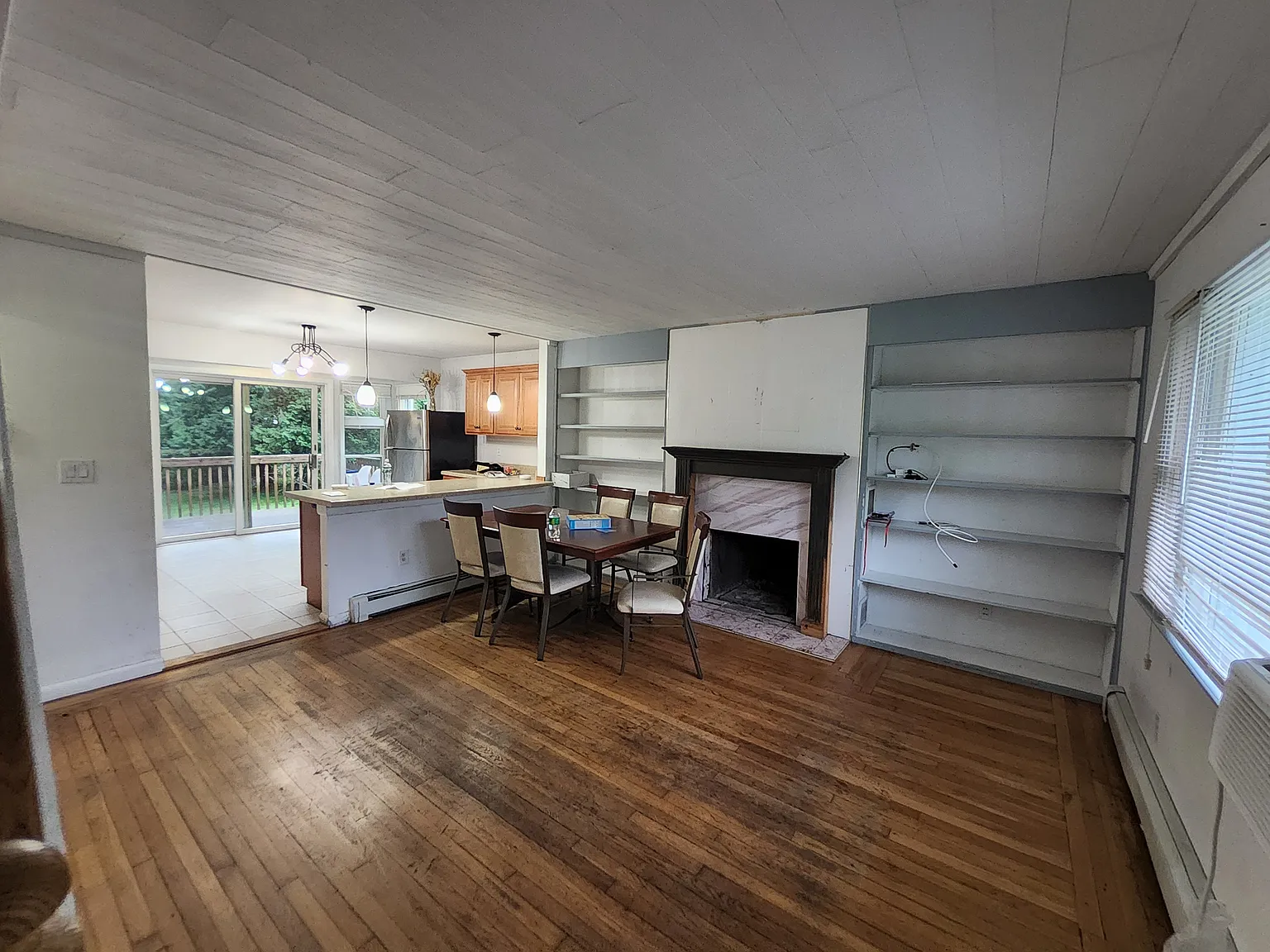 4 bed, 1800 sqft, $2,100 — Photo 2