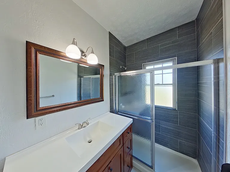 2-11868 W Clifton Blvd — Photo 3