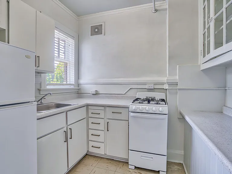 Cambrian Apartments — Photo 9