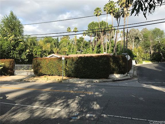 2nd image of 4700 Vanalden Ave