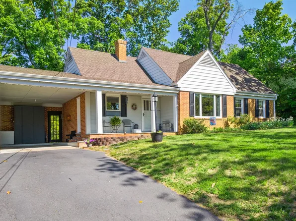 446 Mountain View Dr, Staunton, VA 24401