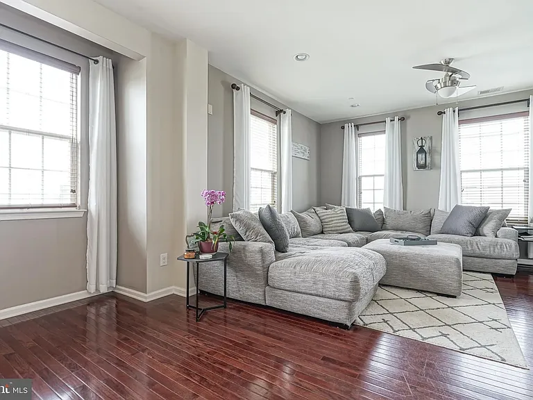 465 Wistar Pl — Photo 8