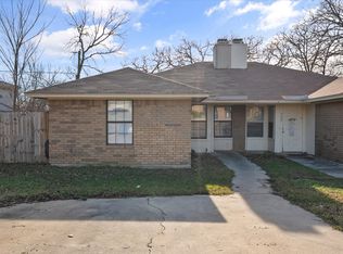 704 Woodland Ct, Kennedale, TX 76060