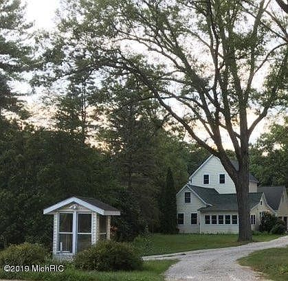 Driveway to home