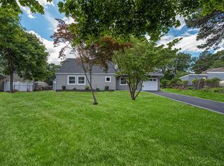 46 Pitchpine Pl, Medford, NY 11763