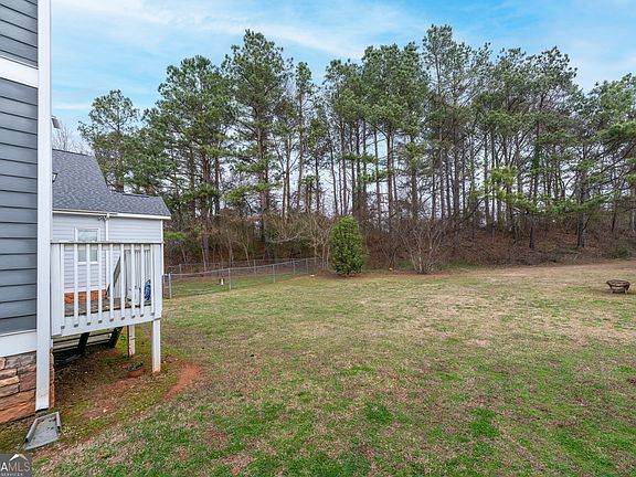 3rd image of 160 Dans Way