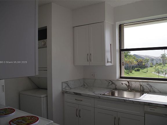 5th image of 1500 Jefferson Dr APT D