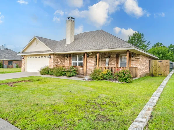 305 Centenial Ave, Ennis, TX 75119