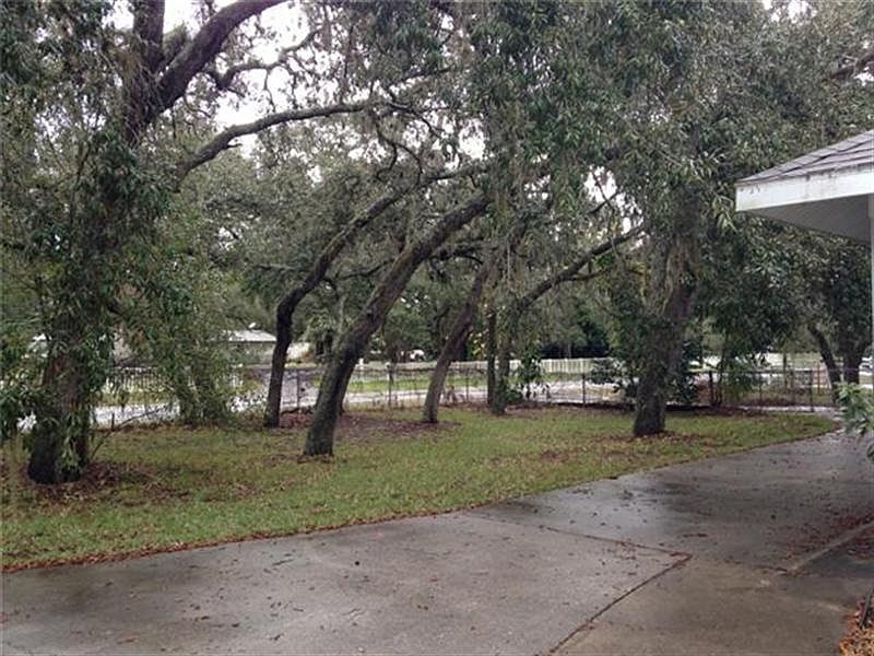 2nd image of 9838 Lakeview Dr