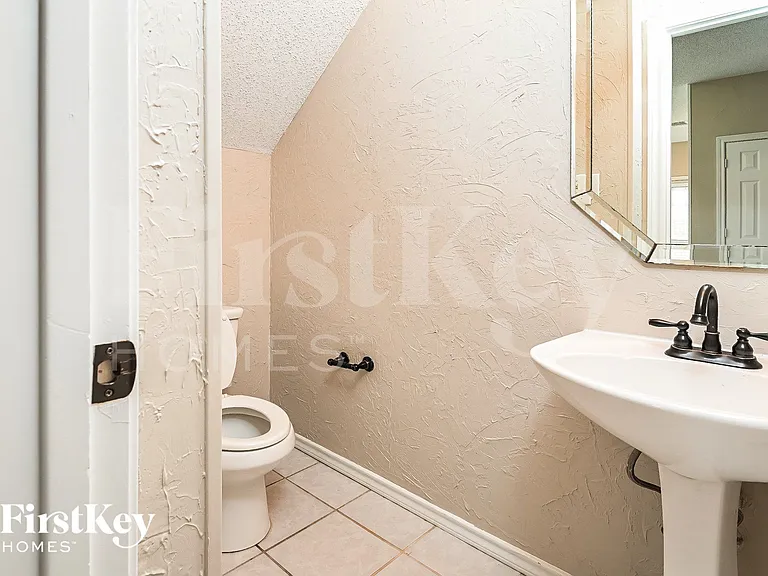 2210 Meadowstone Dr — Photo 13