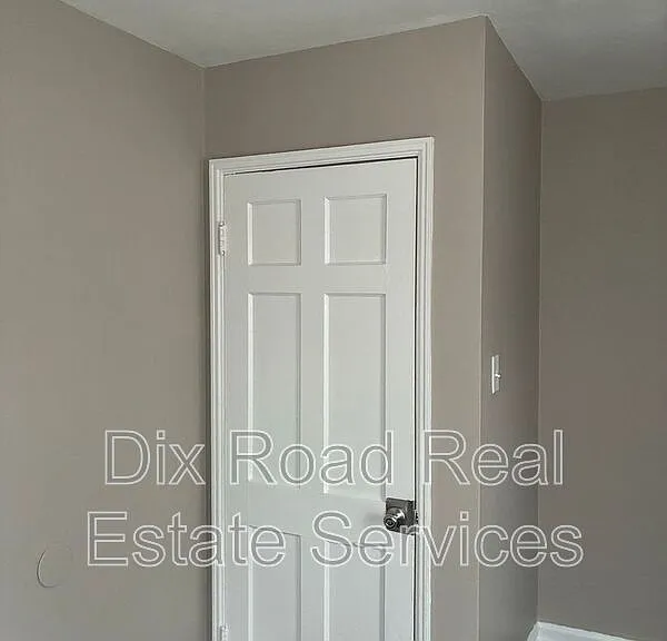 729 Cleverly Rd — Photo 16