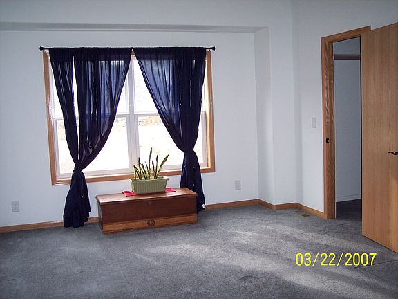 4th image of 594 Bryant Ave