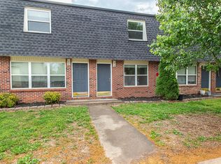 1018 N Betty Jo Dr, Fayetteville, AR 72701
