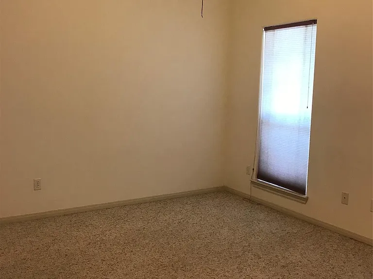 2429 Chantilly Ln — Photo 25
