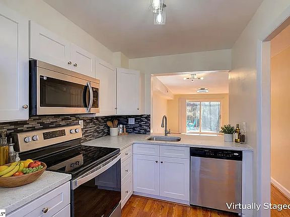 5th image of 2530 E North St #11