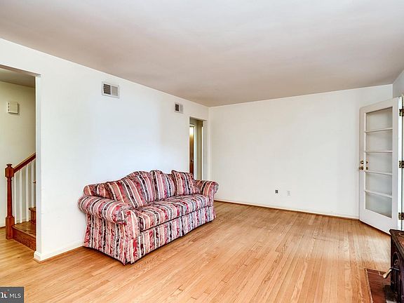 4th image of 6509 Carlinda Ave