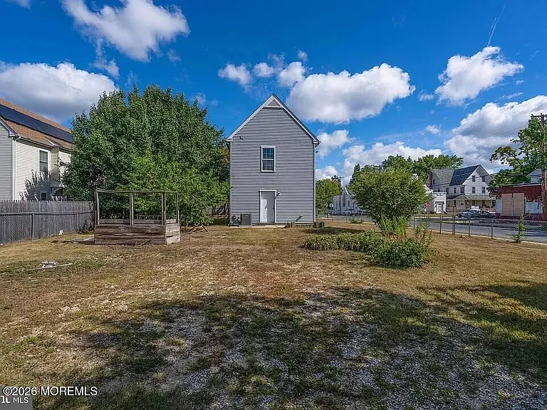 301 Howard St — Photo 14