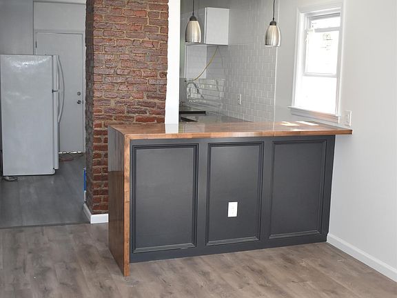 2nd image of 441 Orange St #2