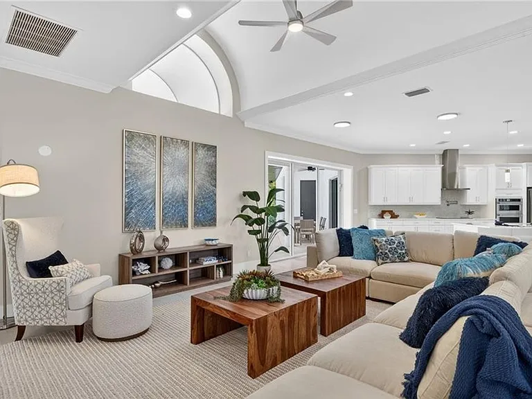 6461 Livingston Woods Ln — Photo 4