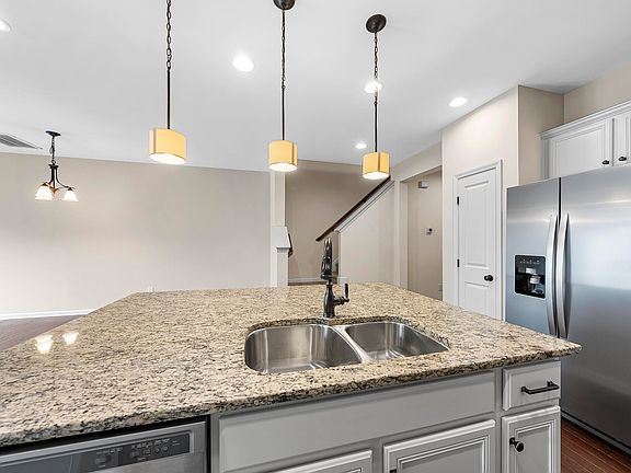 5th image of 854 New Derby Ln