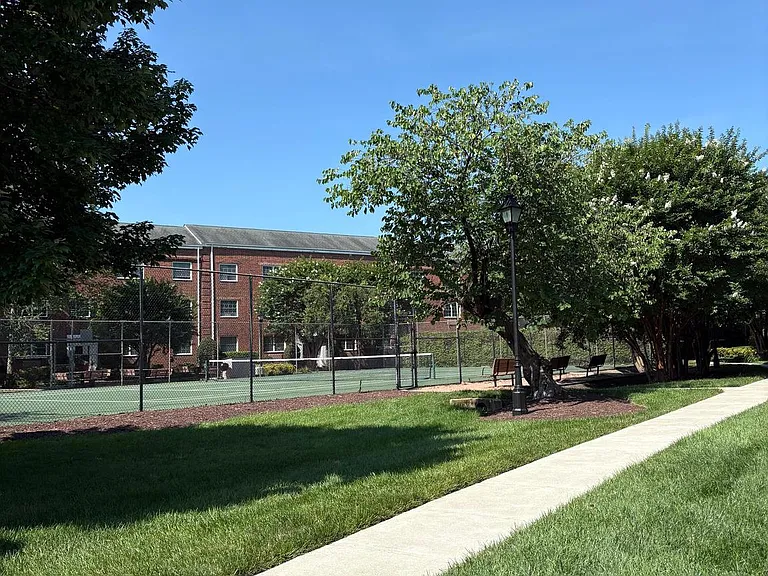 1630 W Abingdon Dr #301 — Photo 28