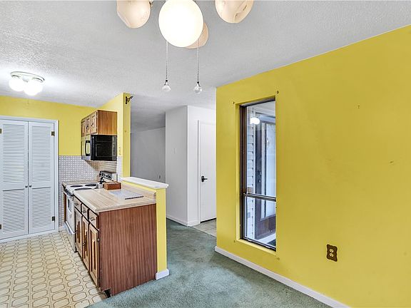 2nd image of 61 Strawberry Ln
