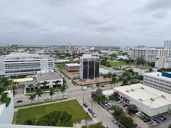 5th image of 2020 N Bayshore Dr APT 1706