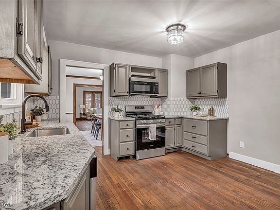 5th image of 270 E 214th St