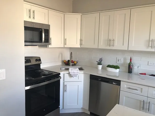 214 S Pine Ave #201