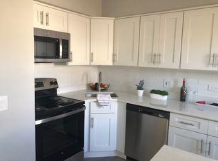214 S Pine Ave APT 201, Arlington Heights, IL 60005