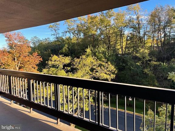 4th image of 3705 S George Mason Dr APT 212S