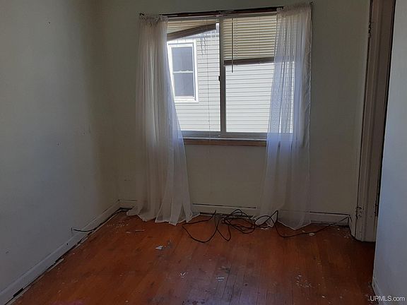 3rd image of 1022 & 1024 N Douglas Blvd