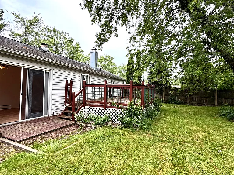 33 Campus Dr N — Photo 3