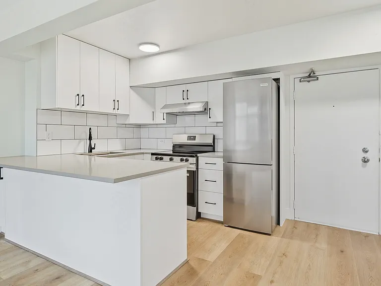 1450 Georgia St W — Photo 15