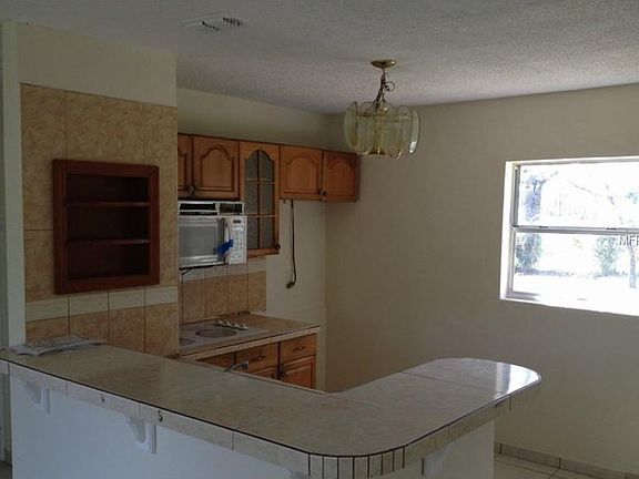 3rd image of 7826 Mandarin Dr