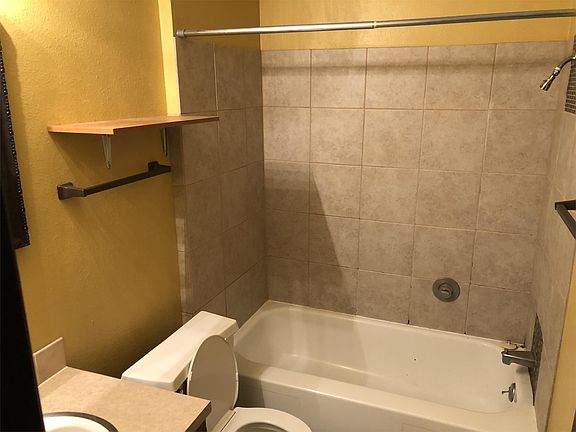 5th image of 831 S Lincoln St APT 105