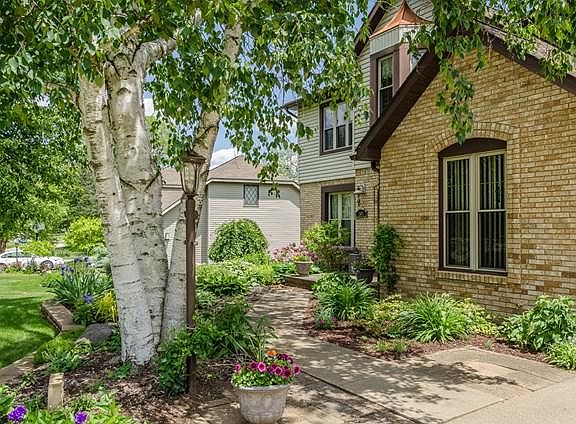 3rd image of 1563 Royal Oak Dr